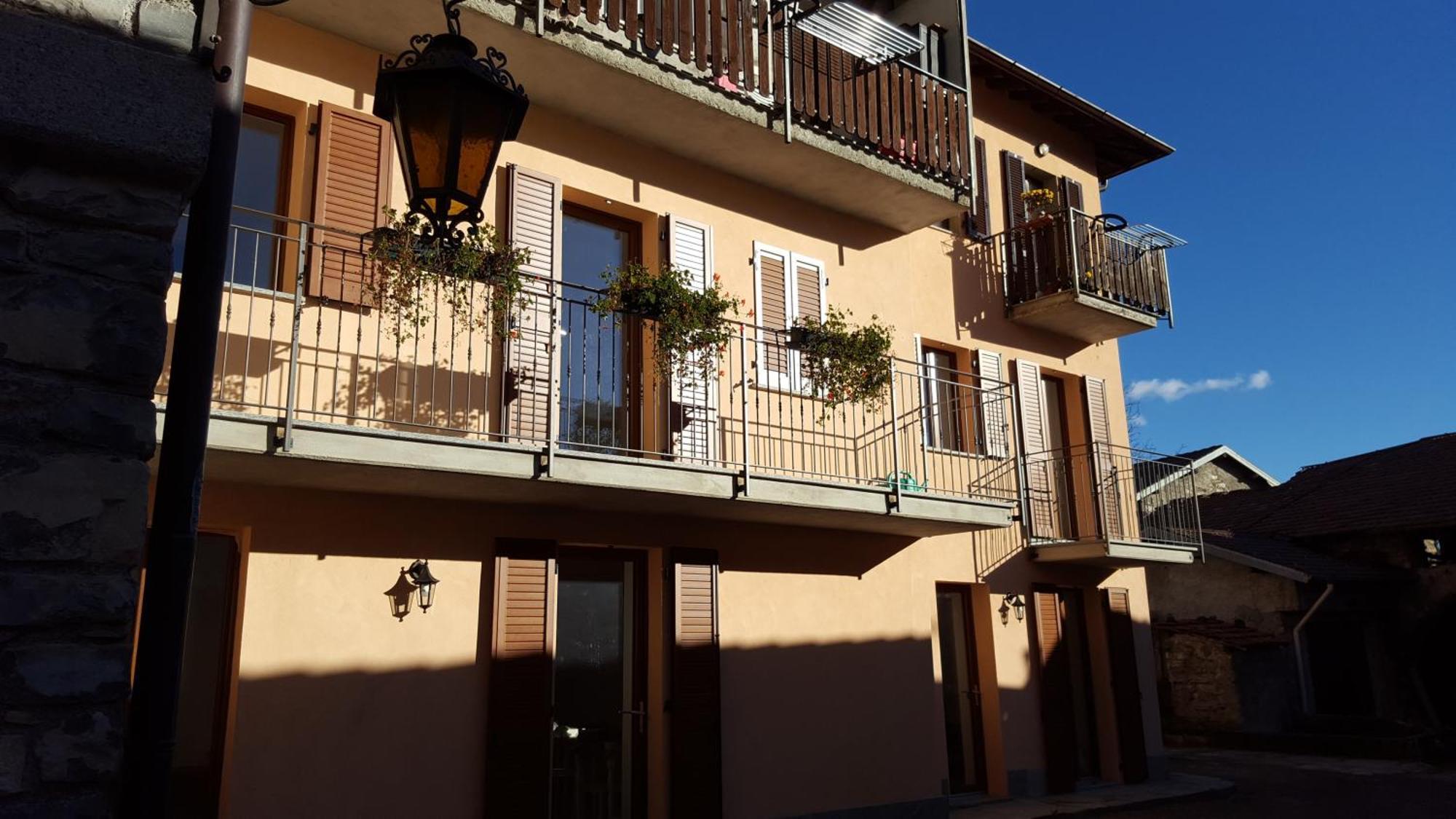 B&B Ca'Suana Lanzo dʼIntelvi Exterior foto